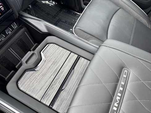 New 2025 RAM 3500 Limited image 28