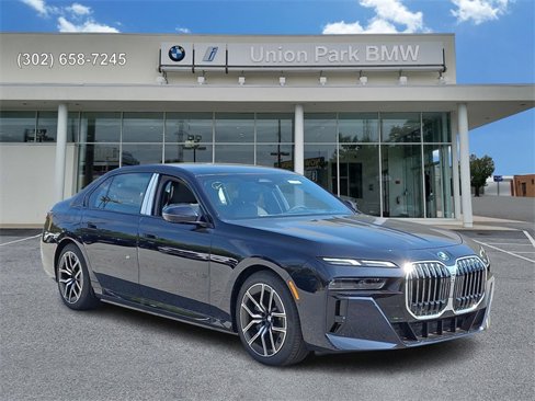 New 2026 BMW 750e xDrive w/ Premium Package image 3