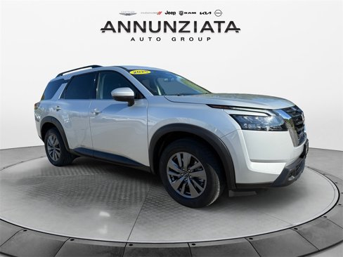 Used 2025 Nissan Pathfinder SV image 7