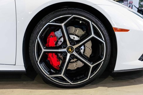 Used 2021 Lamborghini Huracan EVO image 14