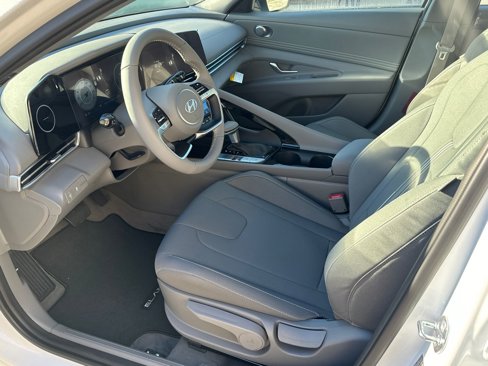Used 2025 Hyundai Elantra SEL image 9
