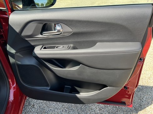 New 2026 Chrysler Pacifica Select image 11