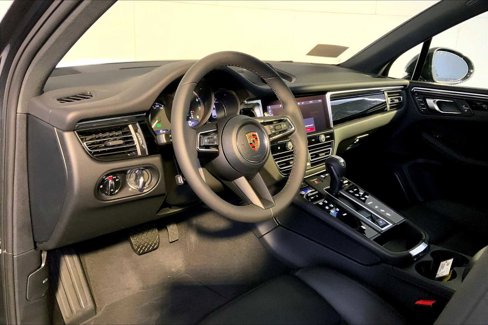 New 2026 Porsche Macan image 4