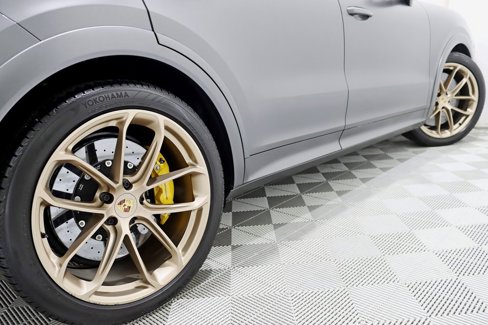 Used 2024 Porsche Cayenne S image 13