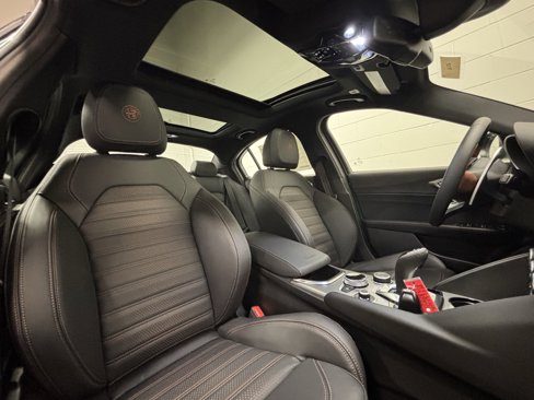 New 2025 Alfa Romeo Giulia AWD w/ Driving Assist Package image 12