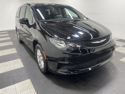New 2025 Chrysler Voyager LX image 5