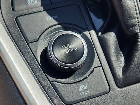 Used 2024 Toyota RAV4 XLE image 24