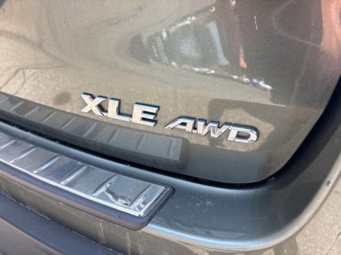 Used 2019 Toyota Highlander XLE image 5