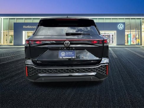 Certified 2025 Volkswagen Tiguan SEL R-Line image 5