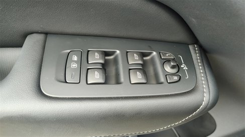 New 2025 Volvo XC60 B5 Ultra w/ Protection Package Premier image 11