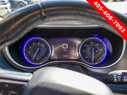 Used 2021 Chrysler Pacifica Touring-L image 32