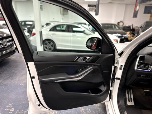 Used 2022 BMW X5 xDrive40i w/ M Sport Package image 12