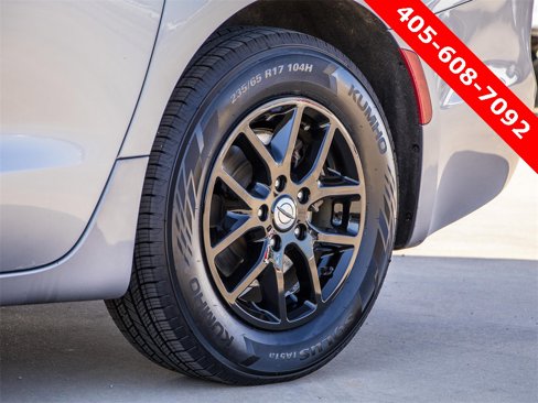 Used 2021 Chrysler Pacifica Touring-L image 3