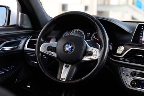 Used 2019 BMW M760i xDrive image 36