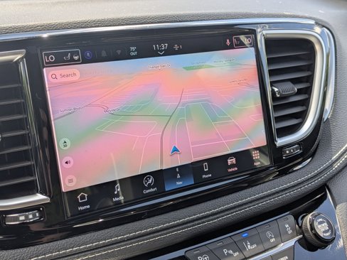 New 2025 Chrysler Pacifica Limited image 12