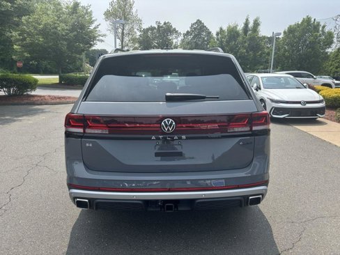 New 2025 Volkswagen Atlas Peak Edition SE image 4