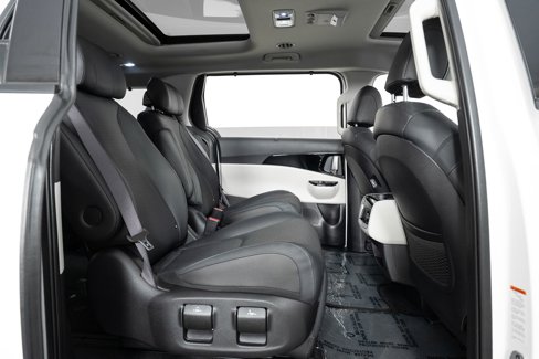 Used 2024 Kia Carnival SX Prestige image 25