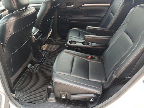 Used 2018 Toyota Highlander XLE image 14