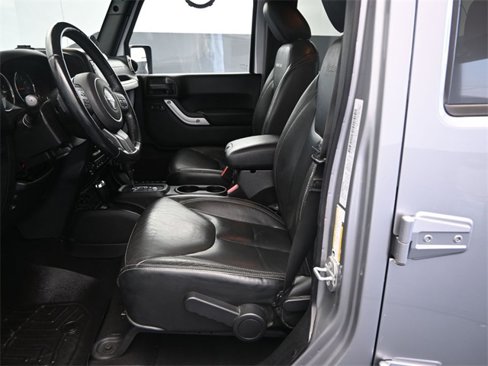 Used 2016 Jeep Wrangler Unlimited Rubicon w/ Connectivity Group image 10