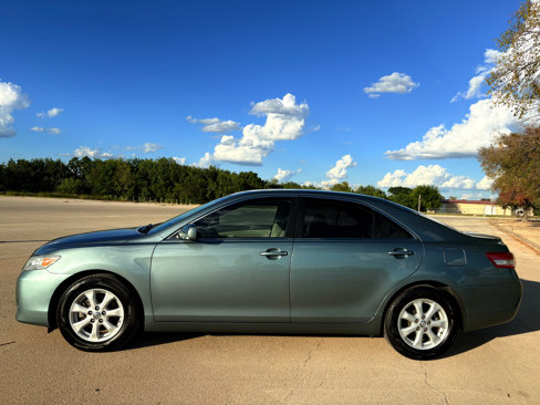 Used 2011 Toyota Camry LE image 3