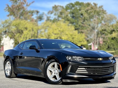 Used 2018 Chevrolet Camaro LT image 3