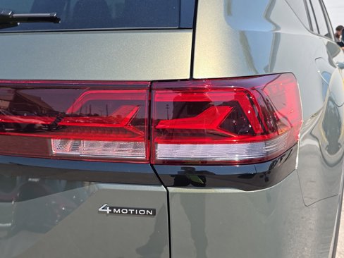 New 2025 Volkswagen Atlas Peak Edition SE image 8