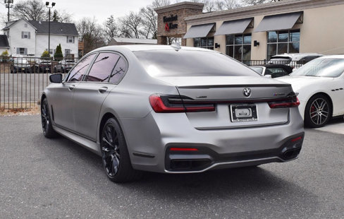Used 2022 BMW M760i xDrive w/ Luxury Rear Seating Package image 10
