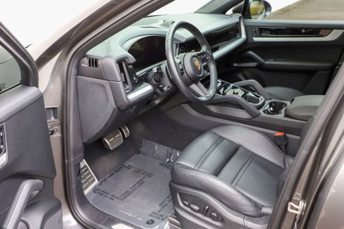 Used 2024 Porsche Cayenne Coupe image 16