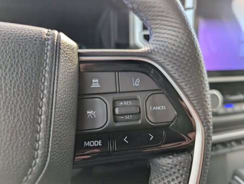 Certified 2025 Toyota Sequoia Platinum image 17