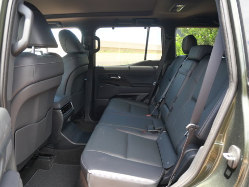 Used 2025 Lexus GX 550 image 9