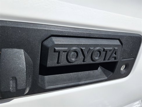 Used 2018 Toyota Tacoma TRD Sport image 10