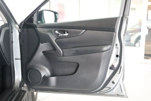 Used 2018 Nissan Rogue SV w/ Premium Package image 22