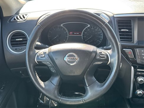 Used 2019 Nissan Pathfinder SV image 17
