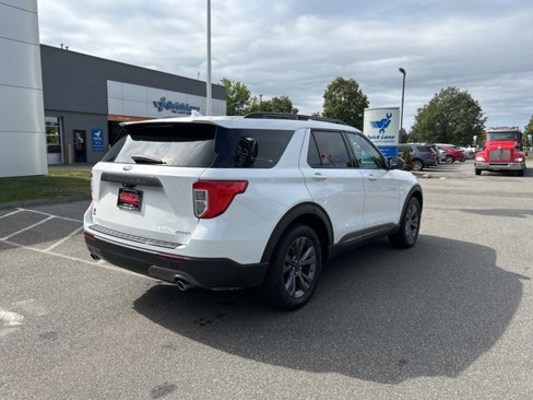 Used 2022 Ford Explorer XLT w/ Equipment Group 202A image 7