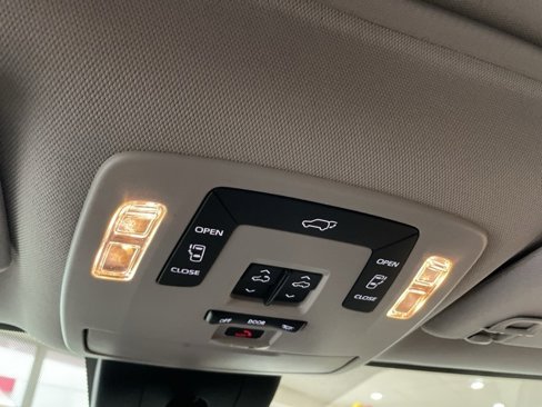 New 2025 Toyota Sienna XLE image 18