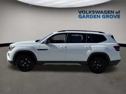 New 2025 Volkswagen Atlas Peak Edition SE image 6