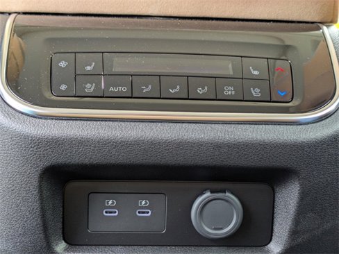 New 2025 INFINITI QX80 Sensory image 16