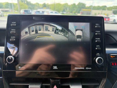 Used 2022 Toyota Camry XLE image 20