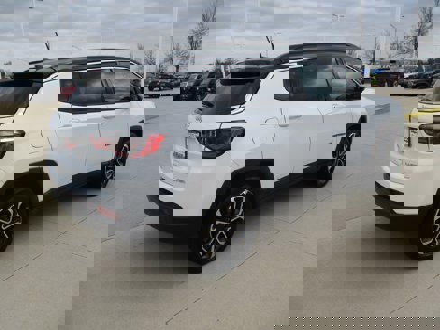 Used 2024 Jeep Compass Limited image 7