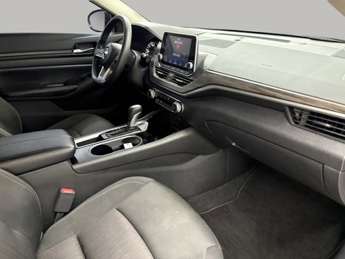 Used 2024 Nissan Altima 2.5 SV image 19