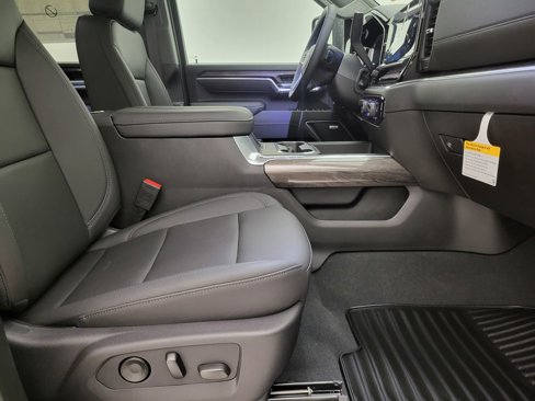 New 2025 Chevrolet Silverado 3500 LTZ w/ LTZ Premium Package image 18