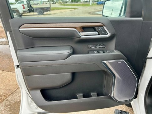 Used 2022 Chevrolet Silverado 1500 High Country w/ Technology Package image 24
