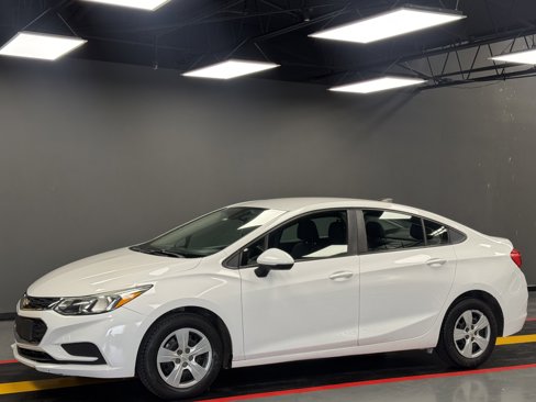 Used 2018 Chevrolet Cruze LS image 1