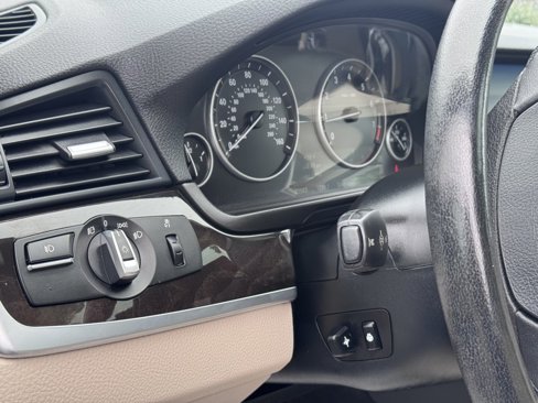 Used 2012 BMW 528i xDrive Sedan image 32