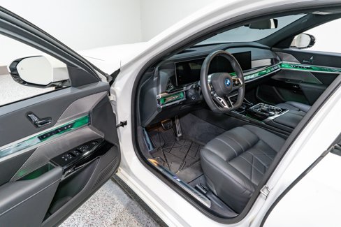 Used 2024 BMW i7 xDrive60 image 12
