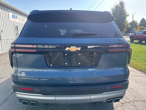 Used 2025 Chevrolet Traverse LT image 6