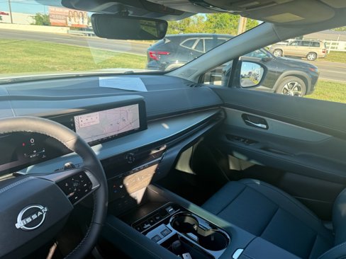 Used 2025 Nissan Murano Platinum w/ Cargo Package image 10