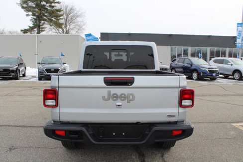 Used 2023 Jeep Gladiator Overland image 8