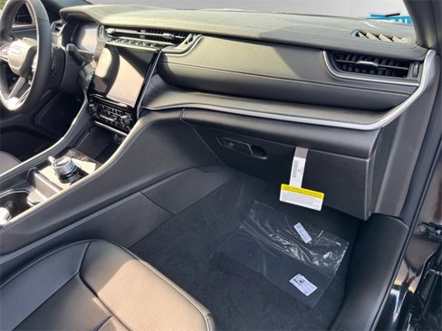 New 2025 Jeep Grand Cherokee Limited image 11