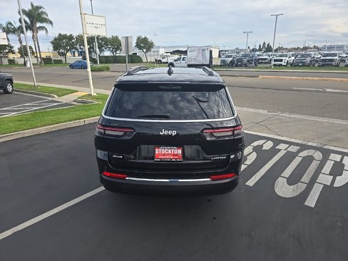 Used 2024 Jeep Grand Cherokee L Limited w/ Luxury Tech Group II image 14